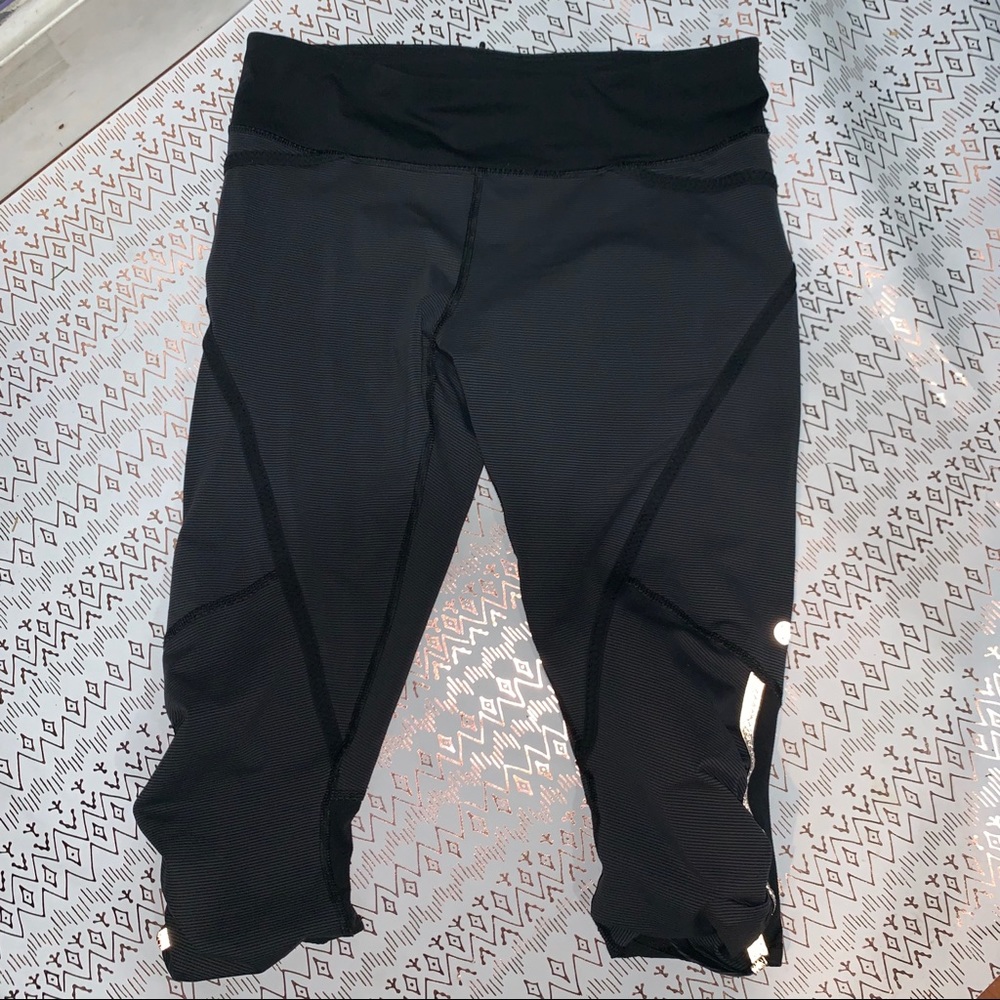 Lululemon Capri Yoga Pants Striped Black Gray 6
